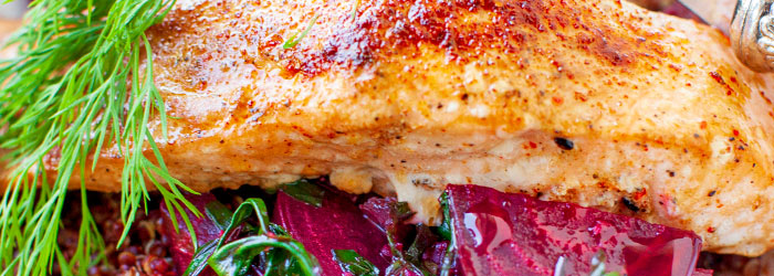 Pieczony łosoś z botwinką