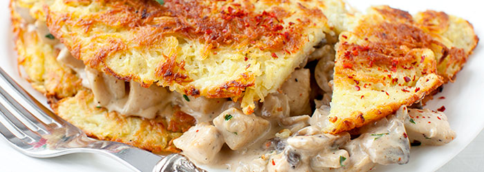 Placek ziemniaczany z sosem pieczarkowym