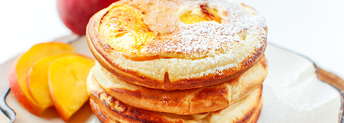 Placki z brzoskwiniami