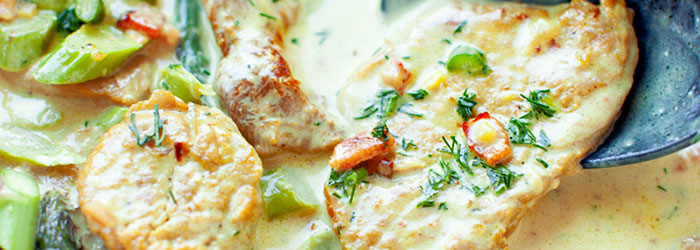 Polędwiczka w kremowym sosie ze szparagami