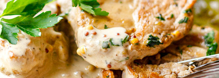 Polędwiczki w sosie musztardowym z pieczarkami