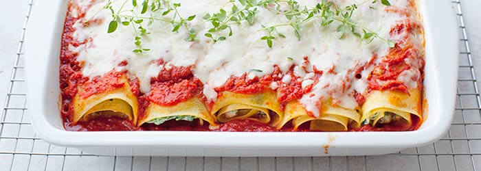 Roladki lasagne z cukinią, szpinakiem i ricottą