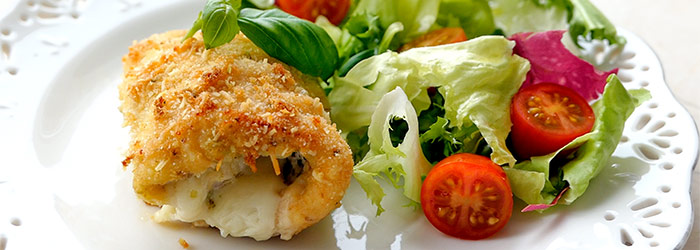 Roladki z kurczaka z pesto, szynką i serem