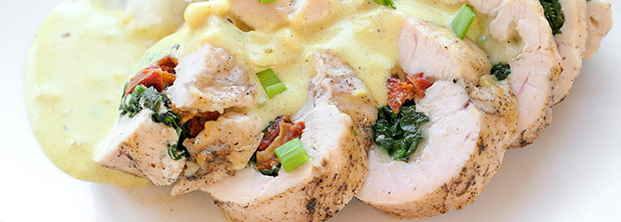 Roladki z kurczaka ze szpinakiem i suszonymi pomidorami