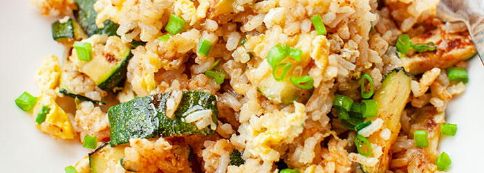 Ryż smażony z cukinią i jajkiem