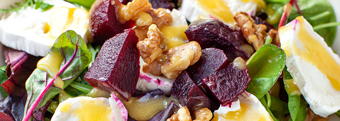 Sałatka z buraczkami i serem kozim