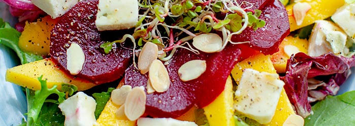 Sałatka z buraka i mango