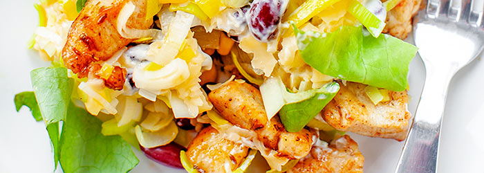 Sałatka z kurczakiem, ananasem i kukurydzą