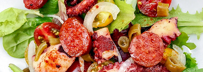 Sałatka z ośmiornicą i chorizo