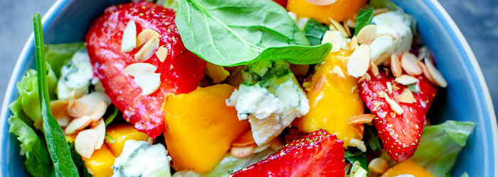 Sałatka z truskawkami i mango