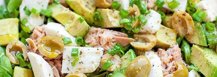 Sałatka z tuńczykiem i awokado