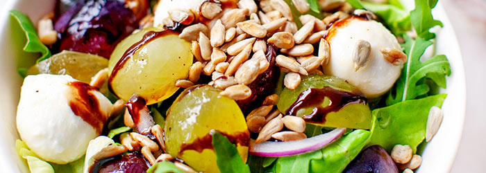 Sałatka z winogronami i mozzarellą