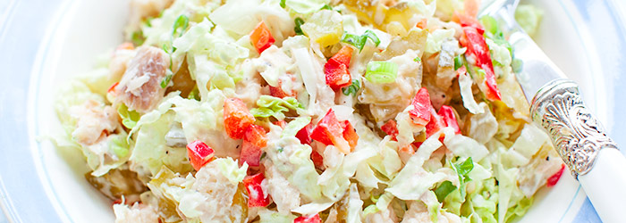 Sałatka z wędzonym pstrągiem