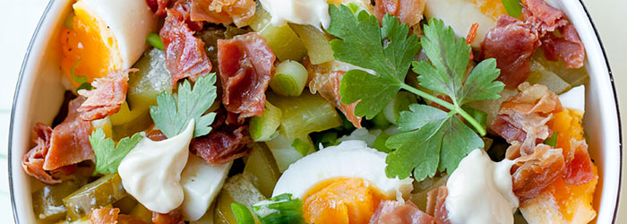 Sałatka ziemniaczana z jajkiem i ogórkiem kiszonym