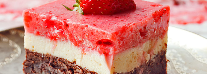 Sernikobrownie z lekkim musem truskawkowym