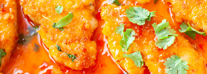 Smażone kotleciki drobiowe w panierce i słodkim sosie chili