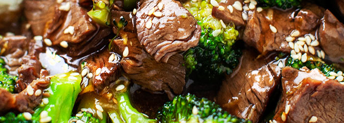 Stir-fry z wołowiną i brokułami