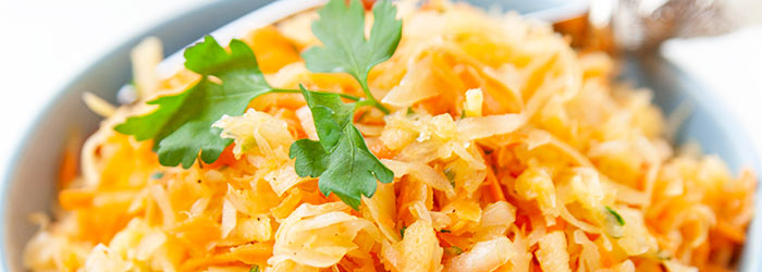 Surówka z kiszonej kapusty