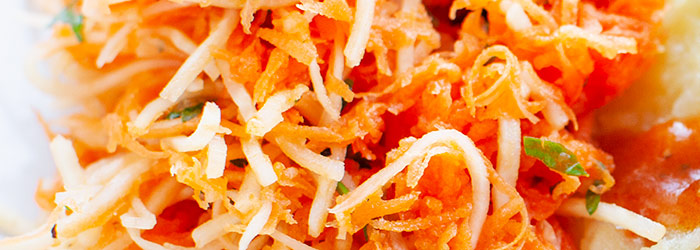 Surówka z marchewki i selera konserwowego