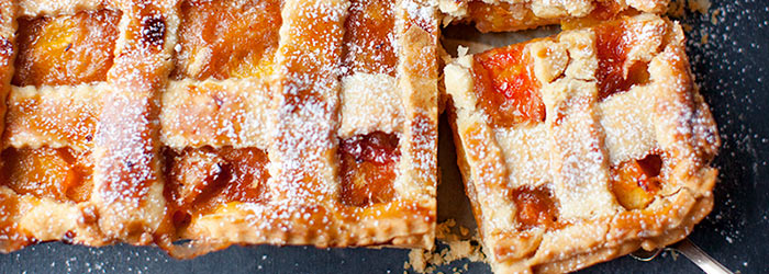 Szarlotka brzoskwiniowa