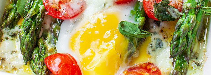 Szparagi zapiekane z jajkiem