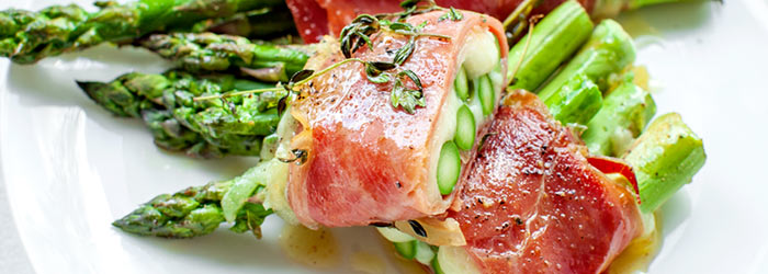 Szparagi zapiekane z szynką i serem