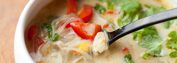 Tajska zupa z kurczakiem i warzywami