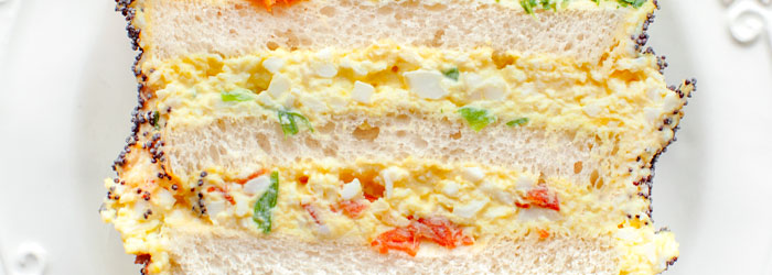 Torcik kanapkowy z pastą jajeczną