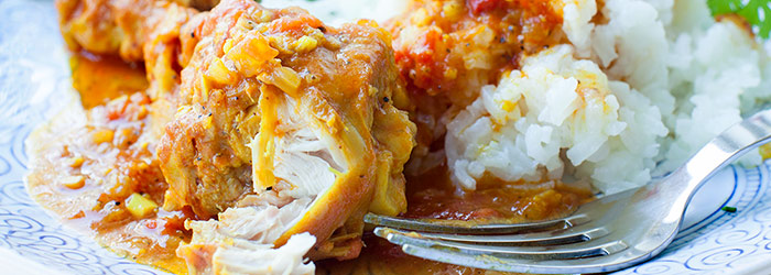 Udka kurczaka w pomidorowym sosie curry