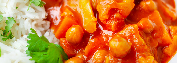 Warzywne curry z dynią, kalafiorem i ciecierzycą