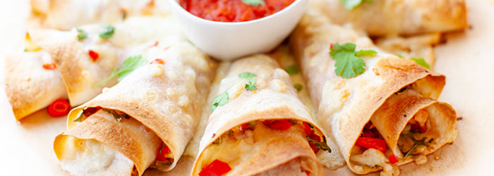 Zapiekane rożki z tortilli z mielonym mięsem, serem i warzywami