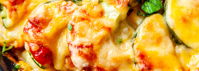 Zapiekanka gyros z ziemniakami, kurczakiem i cukinią