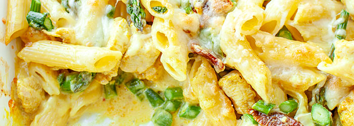 Zapiekanka makaronowa z kurczakiem i szparagami