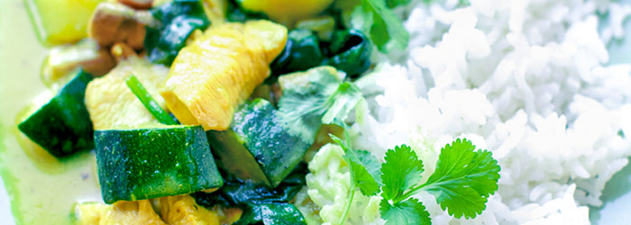 Zielone curry z kurczakiem i warzywami