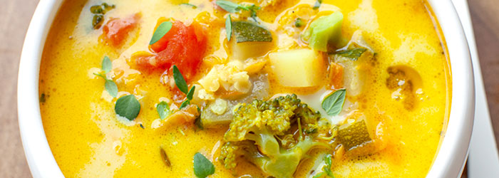 Zupa jarzynowa z cukinią i soczewicą