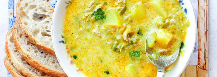 Zupa porowa z mielonym mięsem i ziemniakami