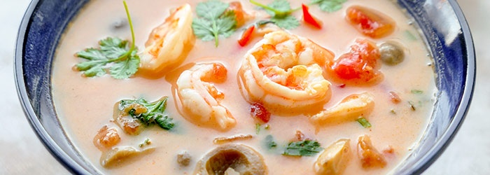 Zupa tajska Tom Yam z krewetkami