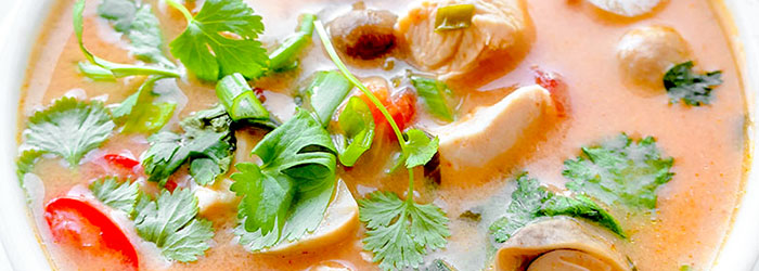 Zupa tajska Tom Yam z kurczakiem