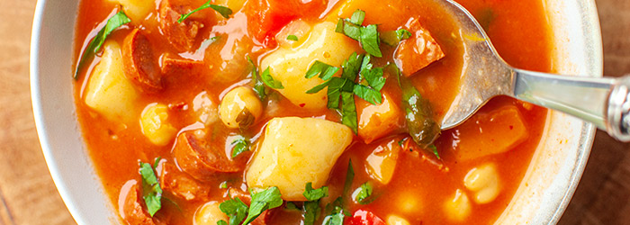 Zupa z kopytkami, dynią, chorizo i ciecierzycą