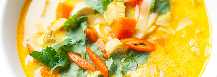 Zupa z kurczakiem, dynią i mlekiem kokosowym