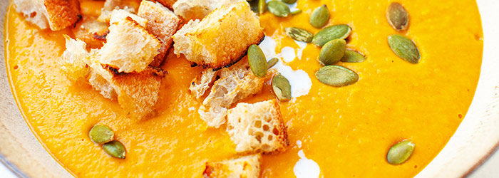 Zupa z pieczonej dyni, gruszki i pietruszki