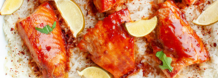 Łosoś teriyaki pieczony na ryżu