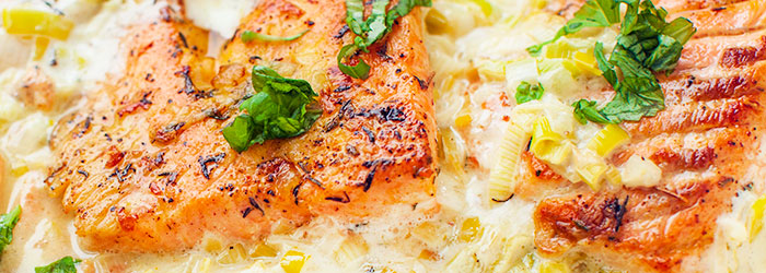 Łosoś w sosie porowym