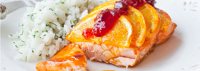 Łosoś z pomarańczami i żurawiną