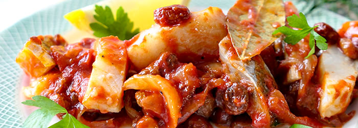 Śledzie po sułtańsku z rodzynkami