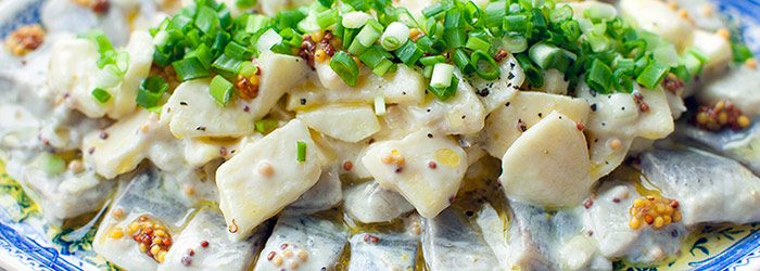 Śledzie z jabłkiem i musztardą francuską